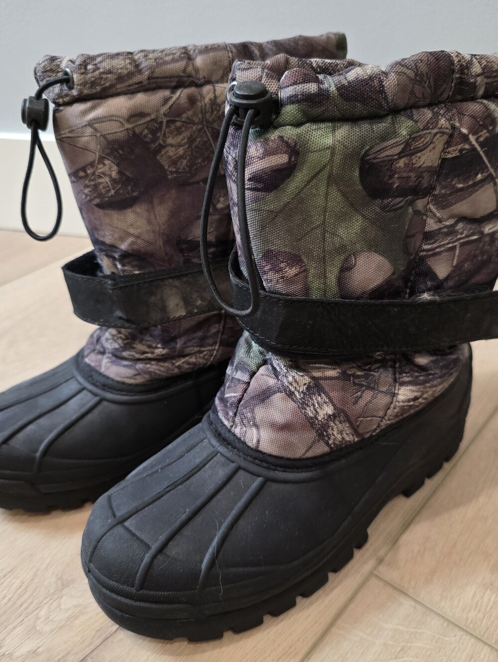 Tamarack Sz 4 Big kid Camo Winter Snow Boots Water Resistant Hiking Hunting